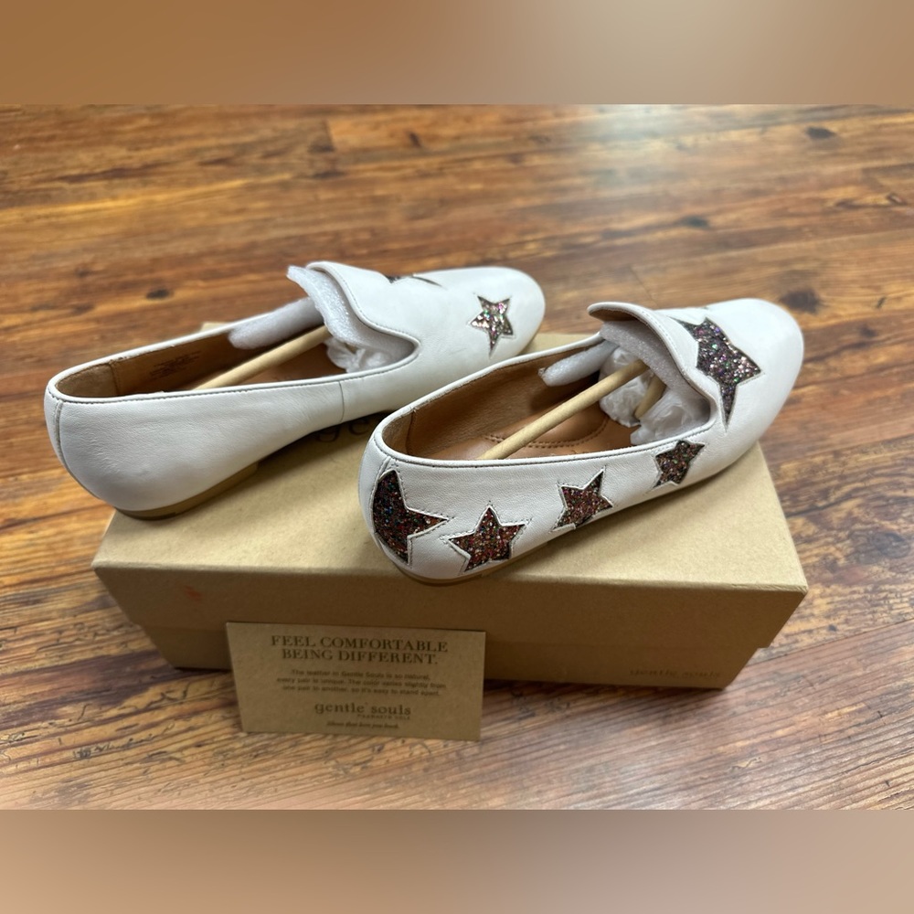 Gentle Souls Kenneth Cole White Star Loafer size 6